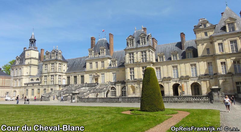 Fontainebleau; Cour du Cheval-Blanc