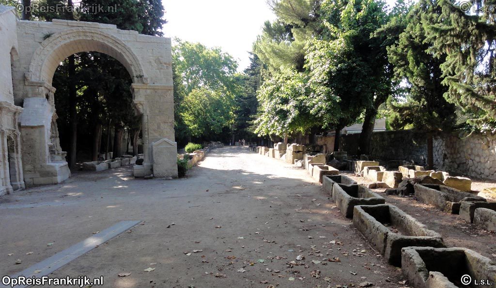 Les Alyscamps Romeinse begraafplaats Arles